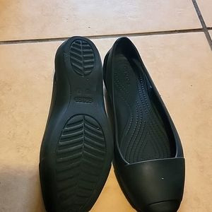Crocs black flats